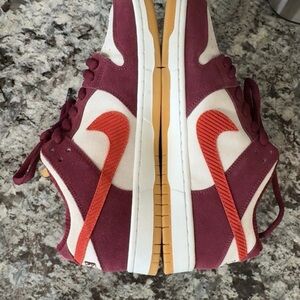 Nike SB Dunk Low "Skate Like a Girl" size 10 US Men